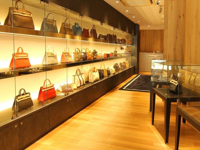 ギャラリーレア 青山表参道店の店内