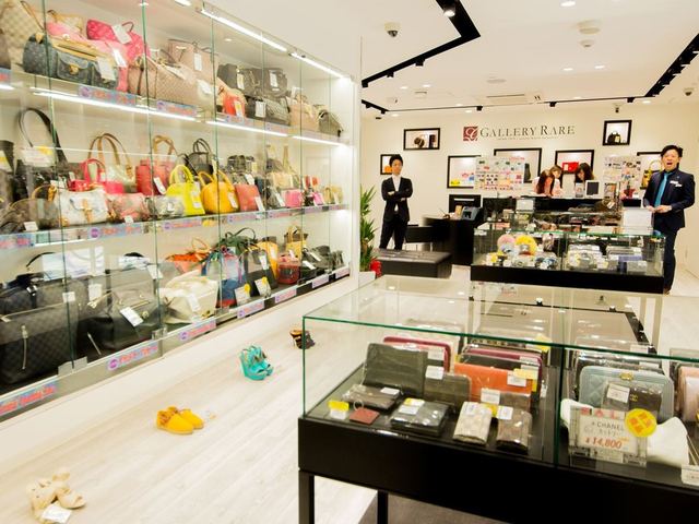 ギャラリーレア 東心斎橋店の店内