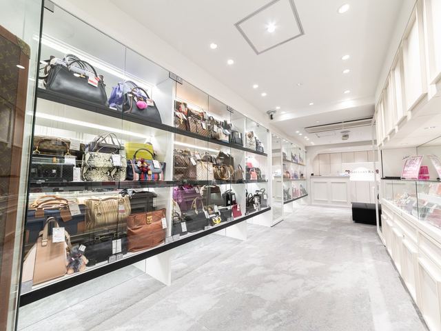 ギャラリーレア 心斎橋本店の店内