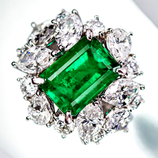 jewellery-emerald-ring-1