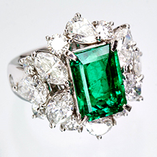 jewellery-emerald-ring-2