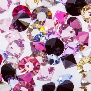 ピンクや青は価値が高い？カラーダイヤモンドの色の種類とその価値