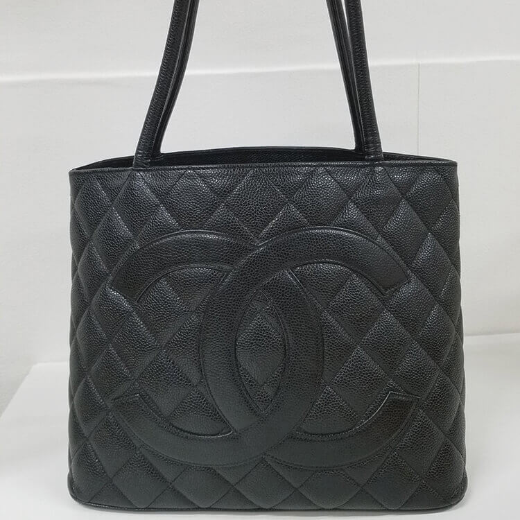 シャネル(CHANEL)で根強い人気の上品な復刻トート！