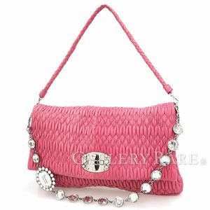かわいいミュウミュウのピンクのバッグとお財布をご紹介