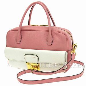 かわいいミュウミュウのピンクのバッグとお財布をご紹介