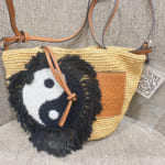 ロエベ(LOEWE)のバッグが再流行しております！