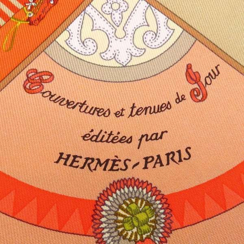 スカーフにあるHERMES-PARISのマーク