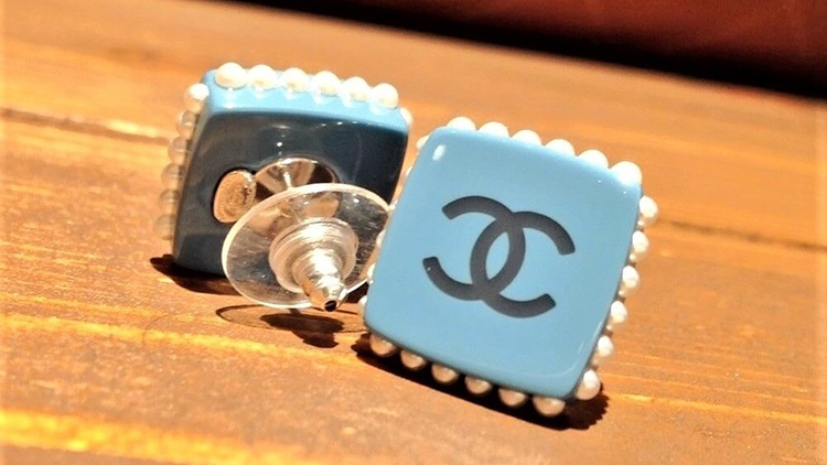 CHANEL のピアス