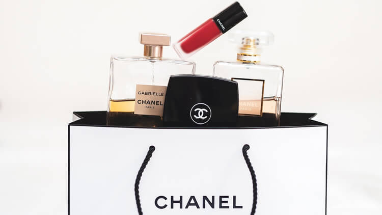 完全版】シャネル(CHANEL)のコスメ(化粧品)を徹底解説！新作やポーチ ...