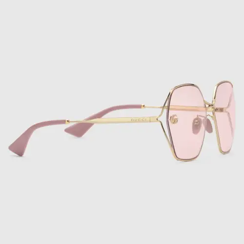GUCCIのピンク×オーバーフレームのサングラス