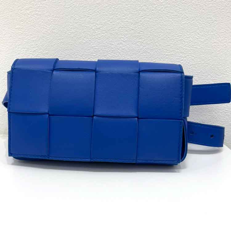 ボッテガ・ヴェネタ カセット マキシイントレチャート ベルトバッグ ブルー
