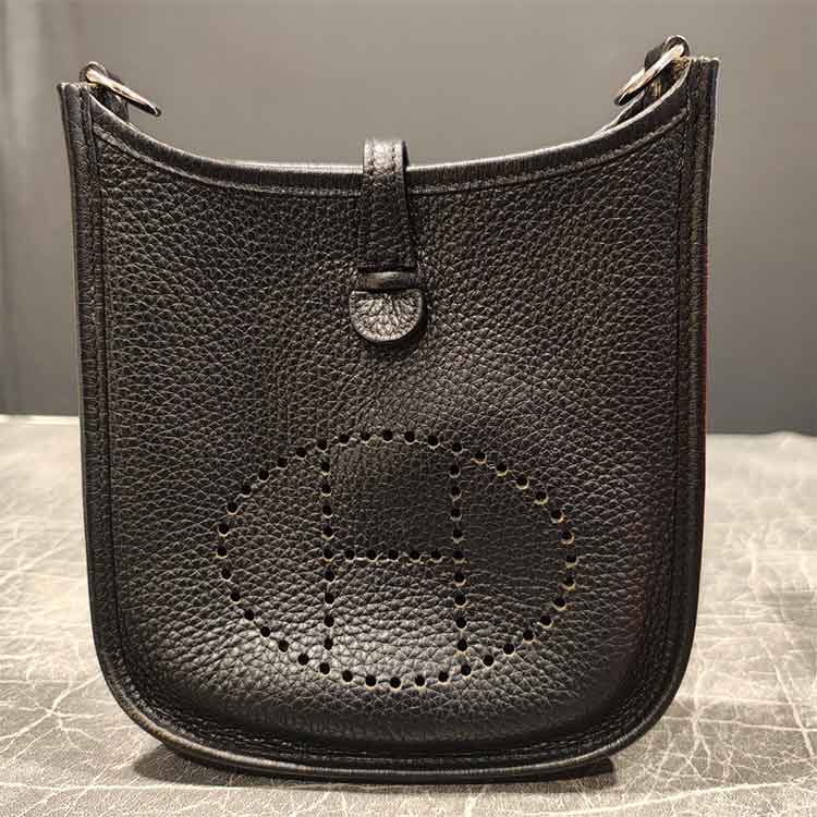 エルメス エブリンTPM 黒 トリヨンクレマンス シルバー金具 D刻印