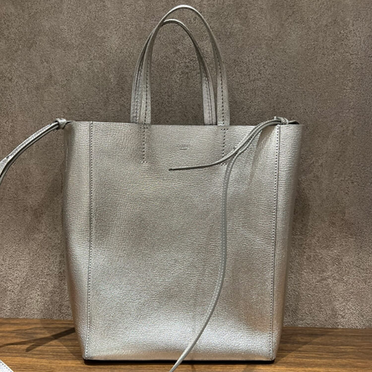 セリーヌ バーティカルカバ スモール シルバー レザー シルバー金具 189813BDM