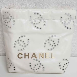 シャネル シャネル22 ハンドバッグ ココマークパンチングミニ 白 シャイニーカーフレザー シャンパンゴールド金具 AS3980