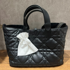 クリスチャン・ディオール マクロカナージュ トゥジュール ミディアム ブラック レザー ゴールド金具 M2821OSHJ