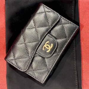 シャネル マトラッセ クラシック スモール フラップ ウォレット 黒 キャビアスキン ゴールド金具 AP0230