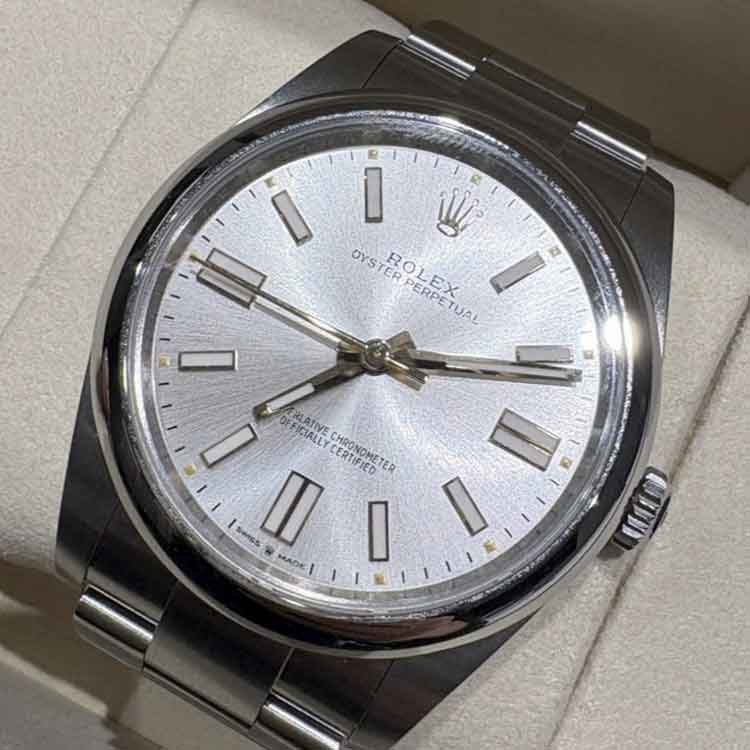 ロレックス オイスターパーペチュアル 41mm シルバー SS オイスター 124300