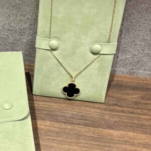 ヴァン クリーフ&アーペル マジック アルハンブラ ロングネックレス 1モチーフ K18イエローゴールド VCARO49MOO