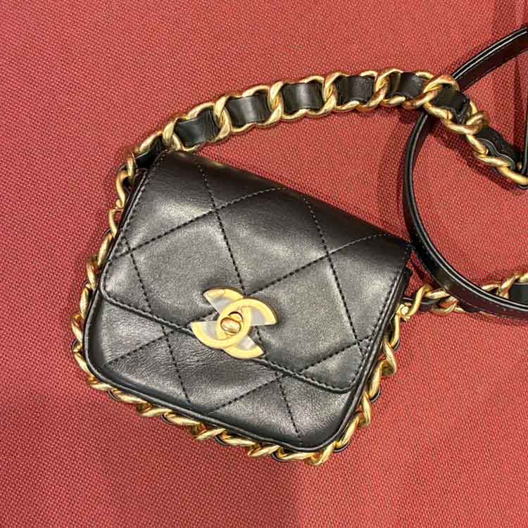 シャネル マトラッセ ミニフラップバッグ 黒 ラムスキン ゴールド金具 AS2833