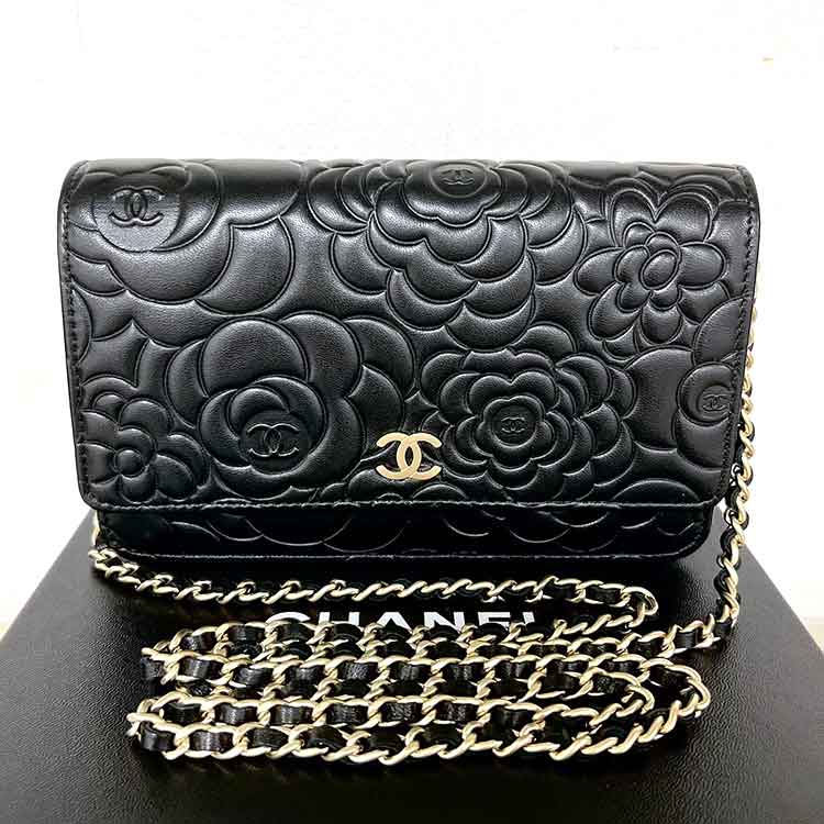 シャネル カメリア チェーンウォレット 黒 レザー マットゴールド金具 A47421