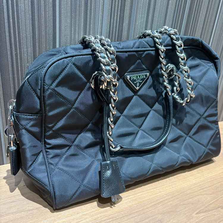 プラダ テスートトライアングル キルティング チェーンショルダーバッグ 黒 ナイロン/レザー シルバー金具 1BH910