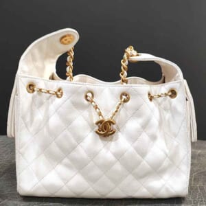 シャネル CHANEL25 チェーンショルダーバッグ 白 キャビアスキン ゴールド金具 AS5293