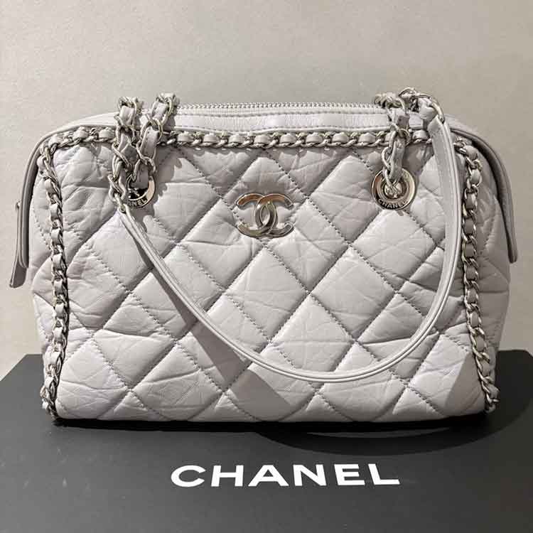 シャネル ラグジュアリーライン チェーンショルダーバッグ ライトグレー カーフスキン シルバー金具 30番