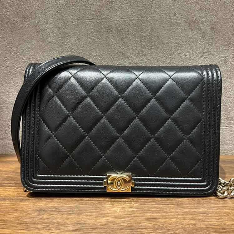 シャネル ボーイシャネル チェーンウォレット 黒 ラムスキン ゴールド金具 26番
