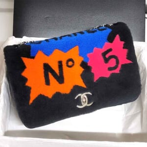 シャネル No.5コミック チェーンショルダーバッグ 黒/マルチカラー ムートン/ラムスキン シルバー金具 A92592