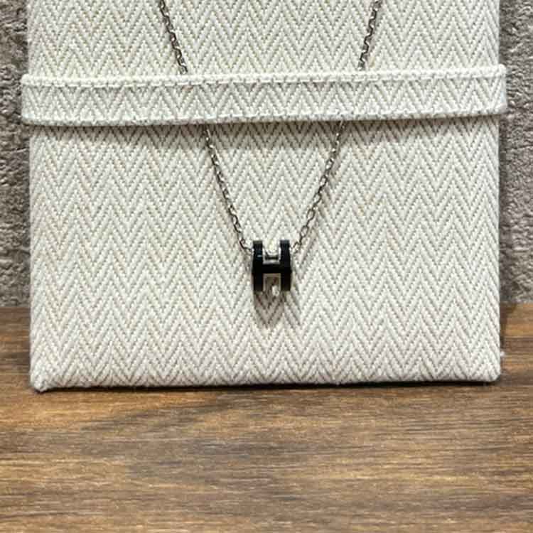 エルメス ポップアッシュ ネックレス ミニ ブラック メタル/ラッカー シルバー金具