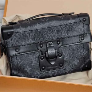 ルイ・ヴィトン モノグラム・エクリプス ソウルトランク 黒/グレー モノクローム金具 M11743