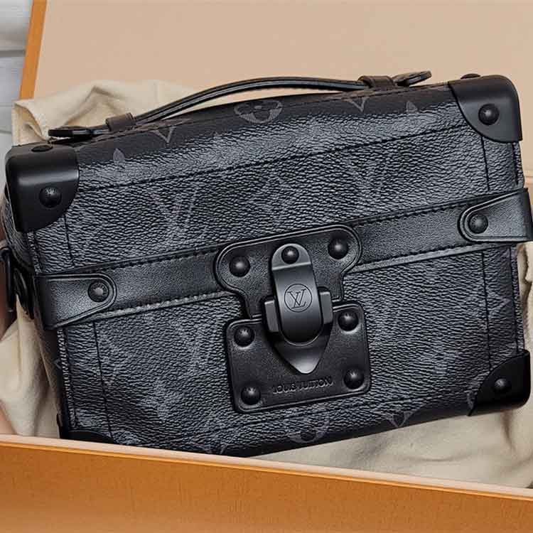 ルイ・ヴィトン モノグラム・エクリプス ソウルトランク 黒/グレー モノクローム金具 M11743