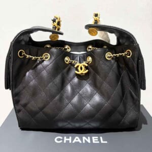 シャネル シャネル25 チェーンショルダーバッグ スモール 黒 キャビアスキン アンティークゴールド金具 AS5293