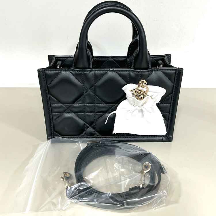 クリスチャン・ディオール ブックトート バッグ ミニ ブラック マイクロカナージュ カーフスキン S5573OWHP_M900