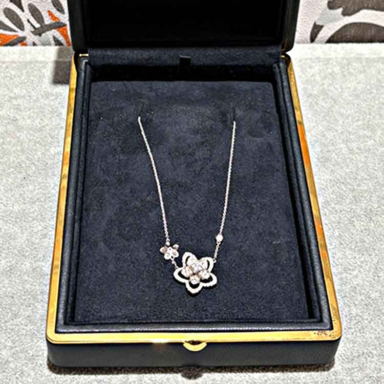 グラフ ワイルドフラワー ダブル ダイヤモンド ペンダント K18ホワイトゴールド ダイヤモンド0.66ct RGP790