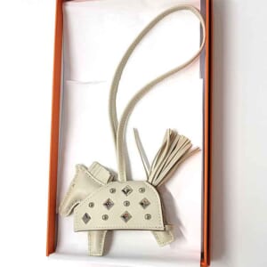 エルメス ロデオ ロックPM クレ ラムスキン シルバー金具 K刻印