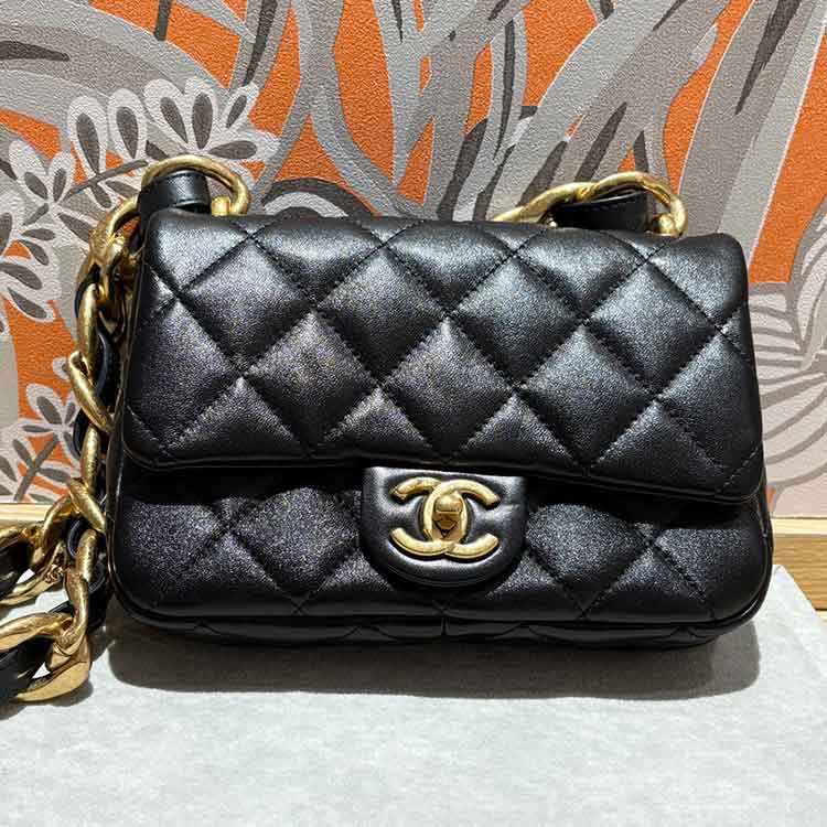シャネル マトラッセ スモール フラップバッグ 黒 ラムスキン ゴールド金具