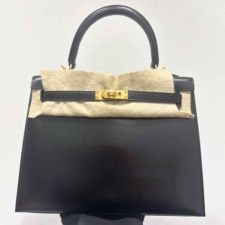 エルメス ケリー25 セリエ(外縫い) 黒 ボックスカーフ ゴールド金具 W刻印