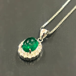 カボションカット エメラルド ネックレス