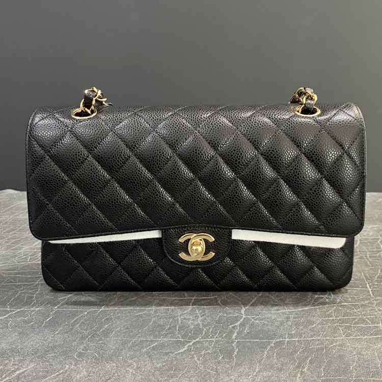 シャネル マトラッセ25 Wフラップチェーンショルダーバッグ ブラック キャビアスキン ゴールド金具 A01112 ランダムプレート