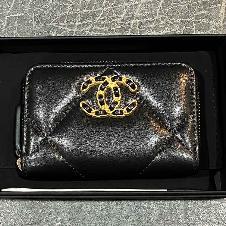 シャネル シャネル19 コインケース 黒 ラムスキン ゴールド金具 ランダムシール
