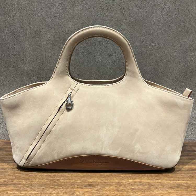 フェラガモ 2wayハンドバッグ ベージュ スエード シルバー金具