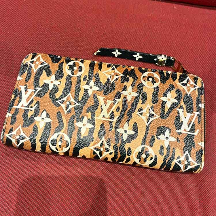 ルイ・ヴィトン モノグラム・ジャングル ジッピー・ウォレット ノワール ゴールド金具 M44744