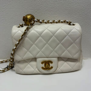 シャネル ミニマトラッセ シングルフラップ ココボール17 白 ラムスキン ゴールド金具 AS1786