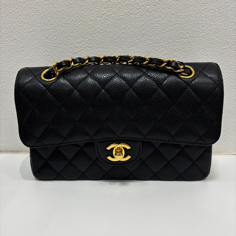 シャネル マトラッセ Wフラップ チェーン ショルダーバッグ23 黒 キャビアスキン ゴールド金具 A01113