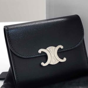 セリーヌ トリオンフ スモール ウォレット 黒 シャイニーカーフレザー シルバー金具 10D783DPV.38SI