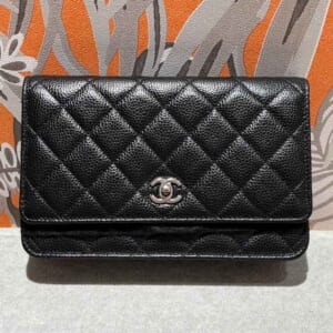 シャネル マトラッセ ターンロック チェーンウォレット 黒 キャビアスキン シルバー金具