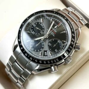 オメガ スピードマスター デイト 40mm グレー SS 323.30.40.40.06.001