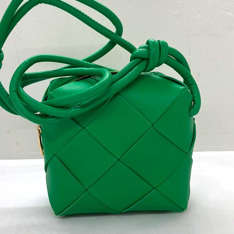 ボッテガ・ヴェネタ カセット カメラバッグ グリーン カーフレザー ゴールド金具