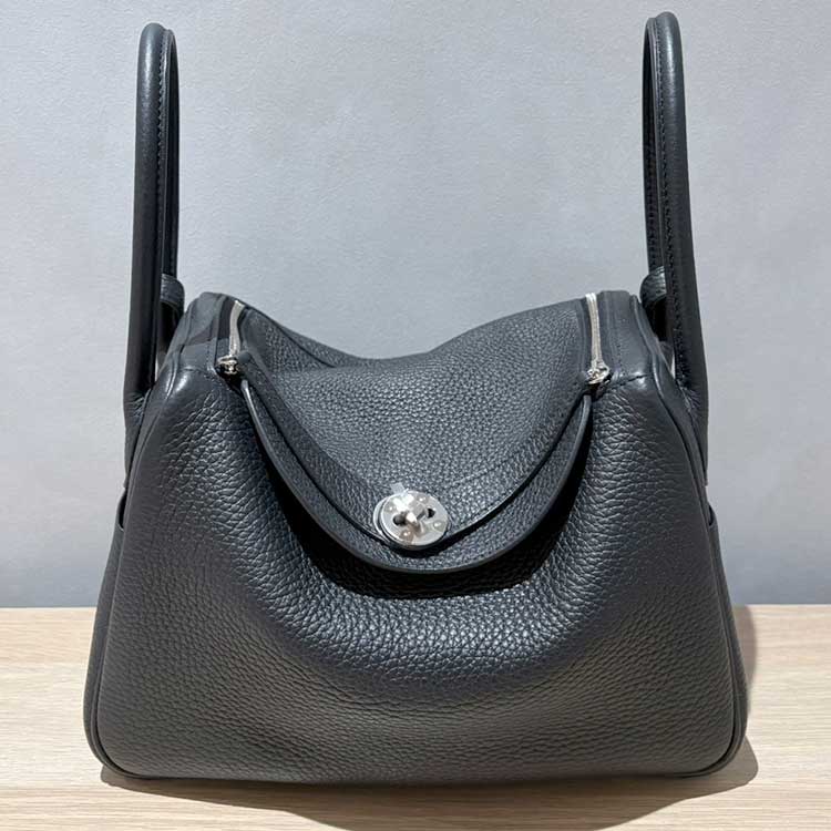 エルメス リンディ26 黒 トリヨンクレマンス シルバー金具 W刻印